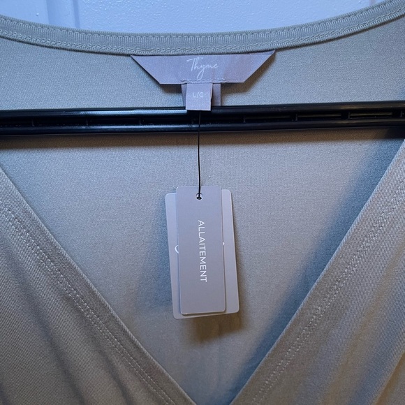 Thyme Maternity Green Long Sleeve Nursing Top - Picture 3 of 4